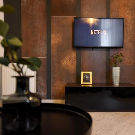 Discover Comfort: Charming & Spacious Apartment In The Old Town Bukarest Eksteriør billede
