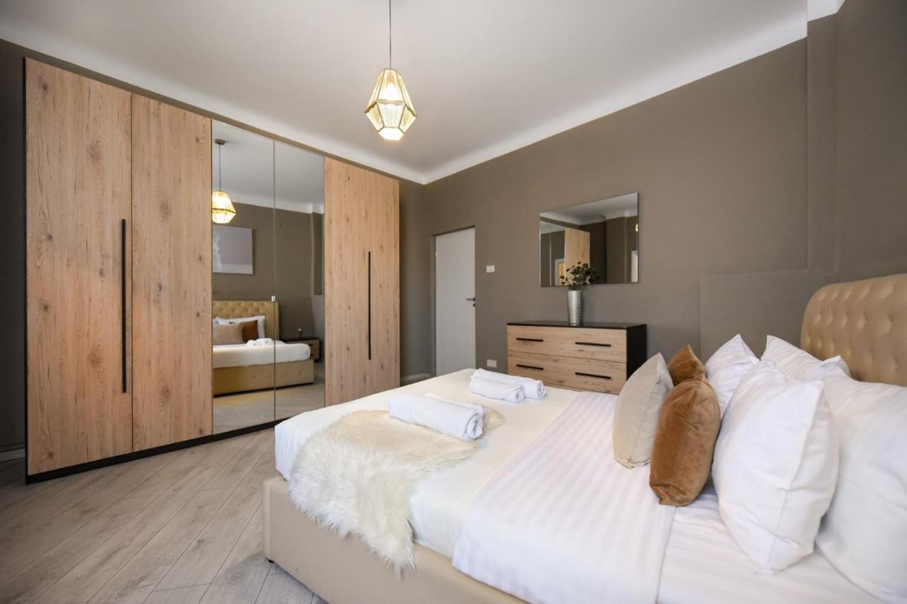 Discover Comfort: Charming & Spacious Apartment In The Old Town Bukarest Eksteriør billede