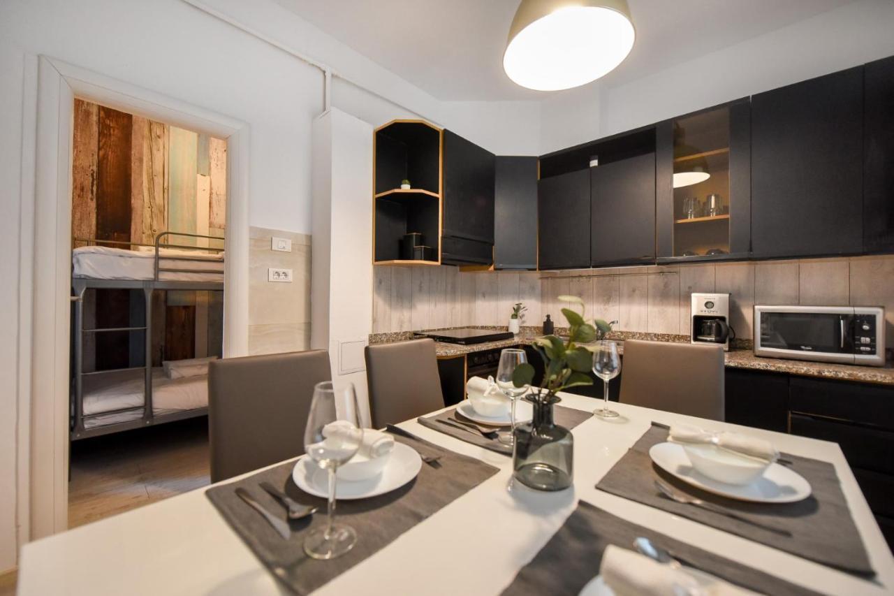Discover Comfort: Charming & Spacious Apartment In The Old Town Bukarest Eksteriør billede