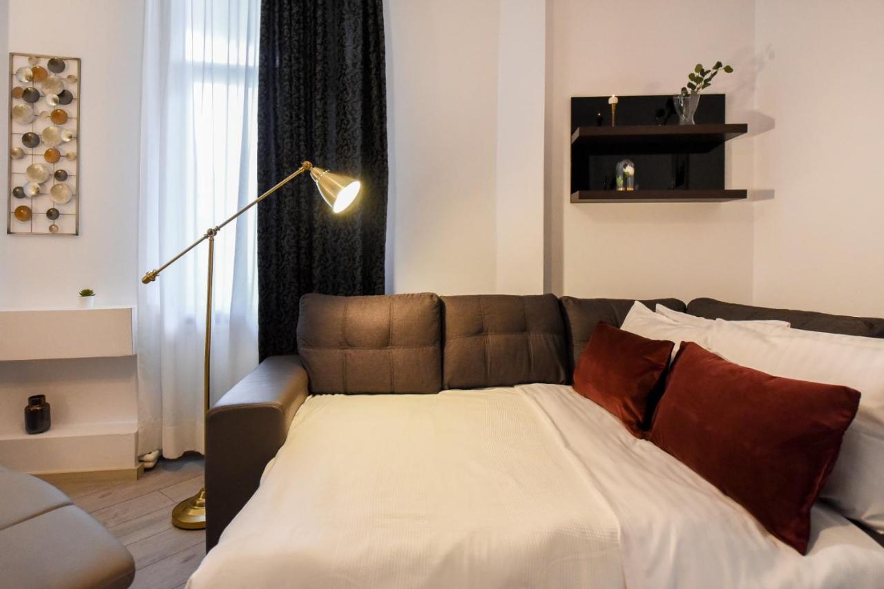 Discover Comfort: Charming & Spacious Apartment In The Old Town Bukarest Eksteriør billede