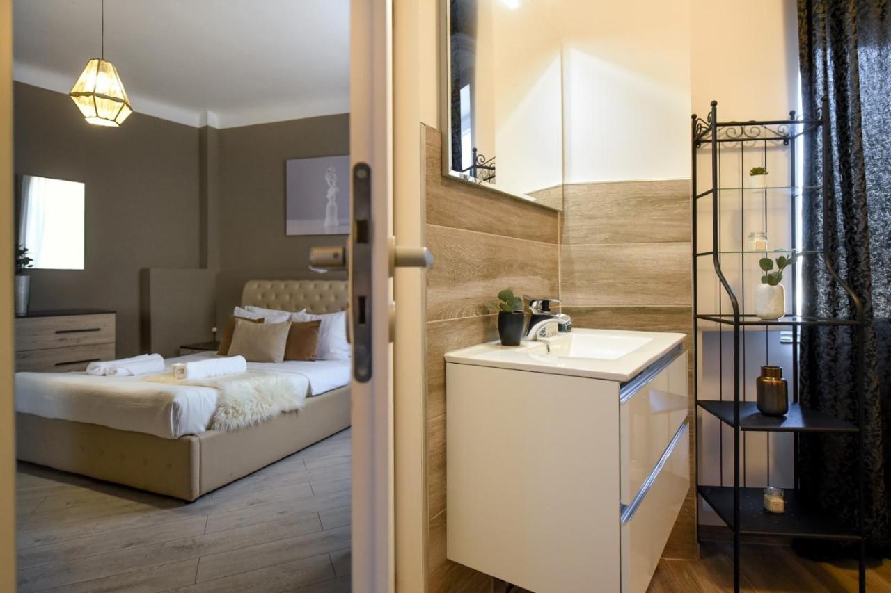 Discover Comfort: Charming & Spacious Apartment In The Old Town Bukarest Eksteriør billede