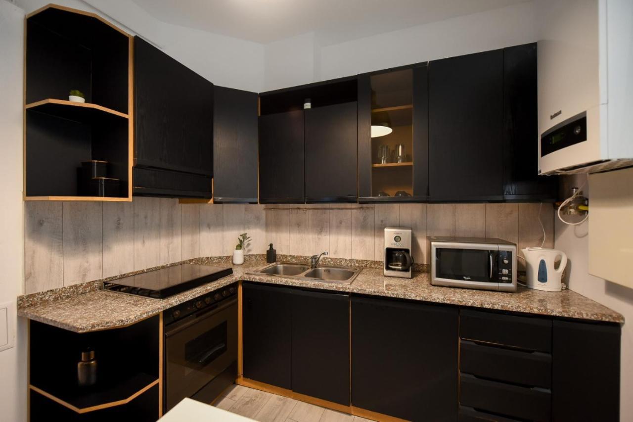 Discover Comfort: Charming & Spacious Apartment In The Old Town Bukarest Eksteriør billede